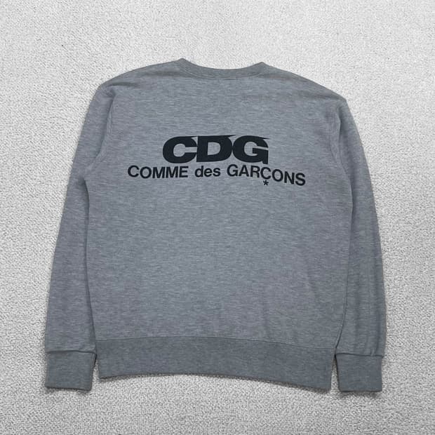 CDG 꼼데가르송 프린팅 크루넥 맨투맨 그레이