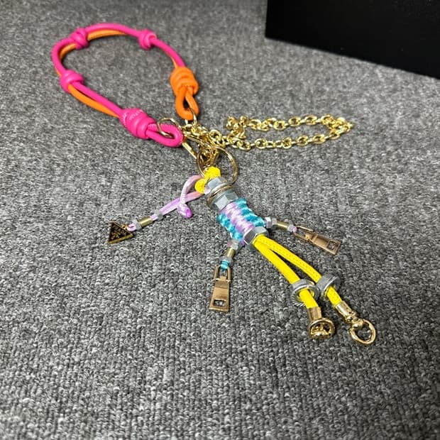 프라다 로봇 백참 블루