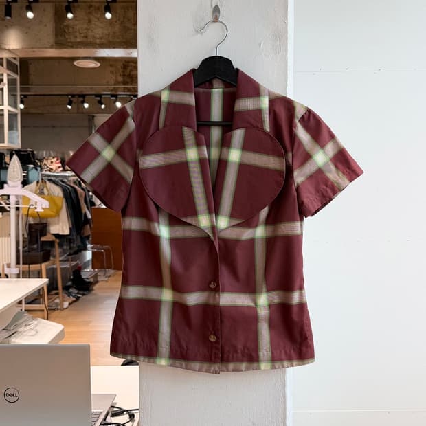 비비안 웨스트우드 레드라벨 하트 카라 체크 하프 셔츠