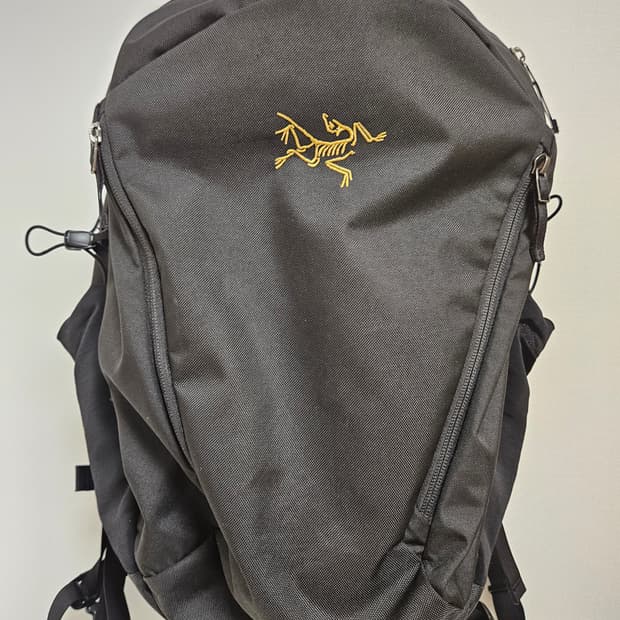 아크테릭스 맨티스 26 블랙 골드 백팩