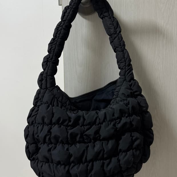 코스 퀄티드 미니백 블랙