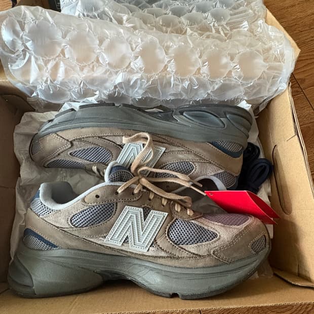 카키스 x 뉴발란스 2010 앱졸브 280