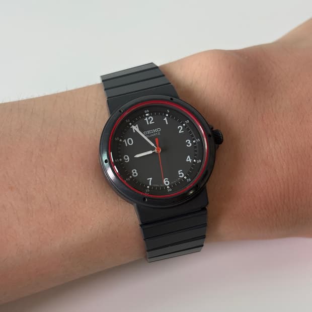 1980s Red Point Black Quartz