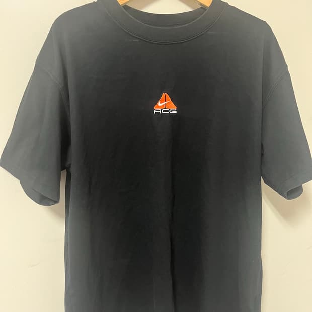 나이키 ACG 스몰로고 반팔