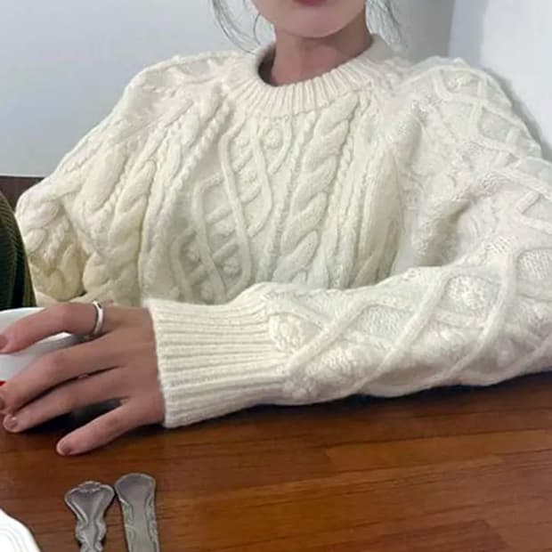 니어웨어 언유즈얼리(UNUSUALLY) 케이블니트 프리사이즈 새상품