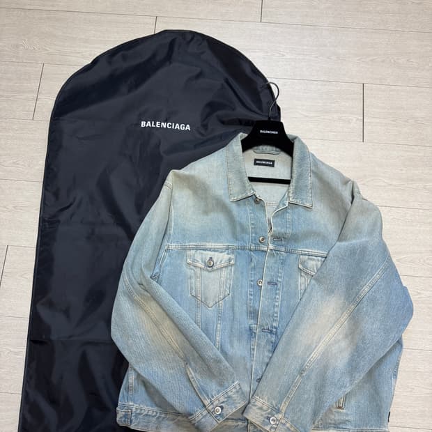 발렌시아가 깃발로고 자수 데님자켓 새상품급 판매