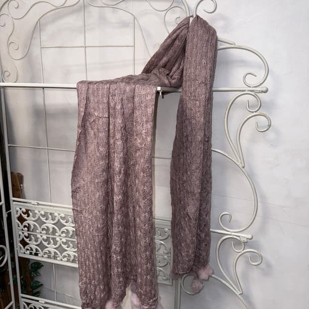 Lavender fur ball knit muffler