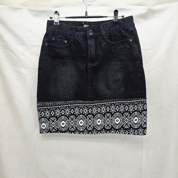 Y2K 블랙 데님 스커트 패턴 장식