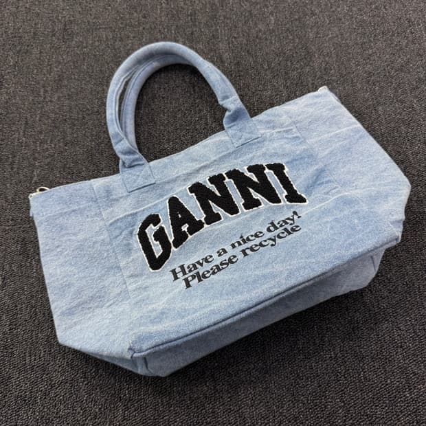 GANNI 가니 로고 데님 토트백 