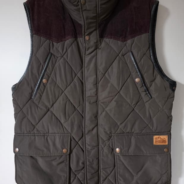 올젠 테라노바 덕다운 베스트조끼.   
싸이즈 105