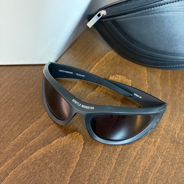 젠틀몬스터 뮈글러 spiral 02