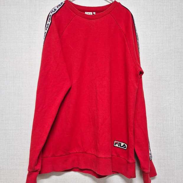 휠라 FILA 로고 테이프 레드 맨투맨