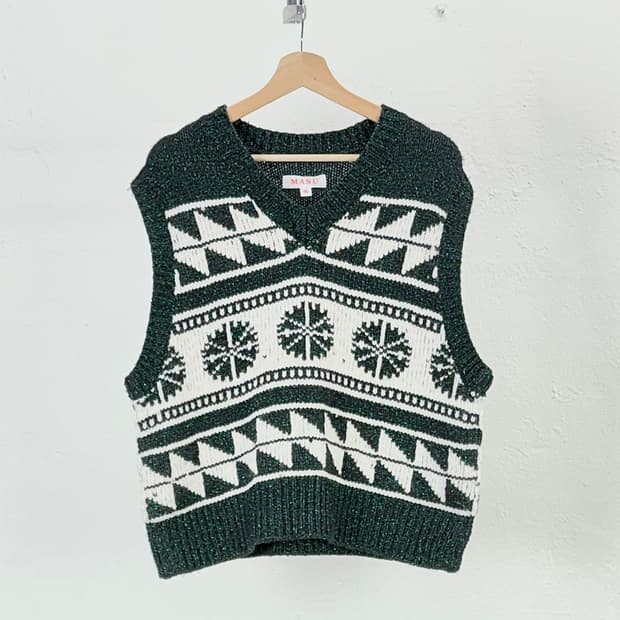 마수 22fw 트윙클 코위찬 브이넥 니트 베스트