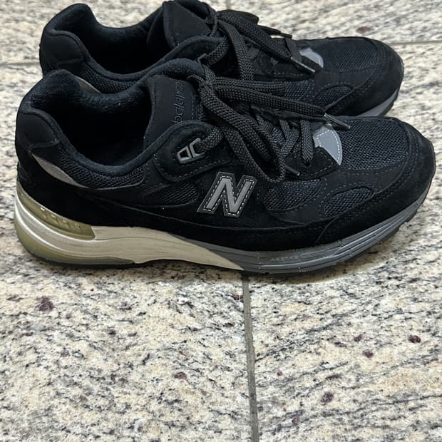 뉴발란스 992 블랙