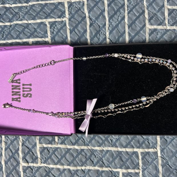 안나수이 연보라 리본 목걸이 박스포함