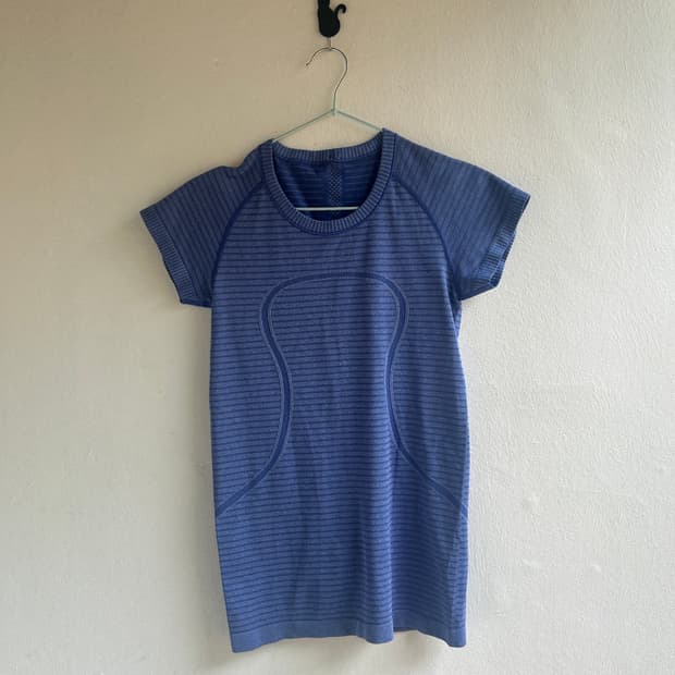 Lululemon tshirt