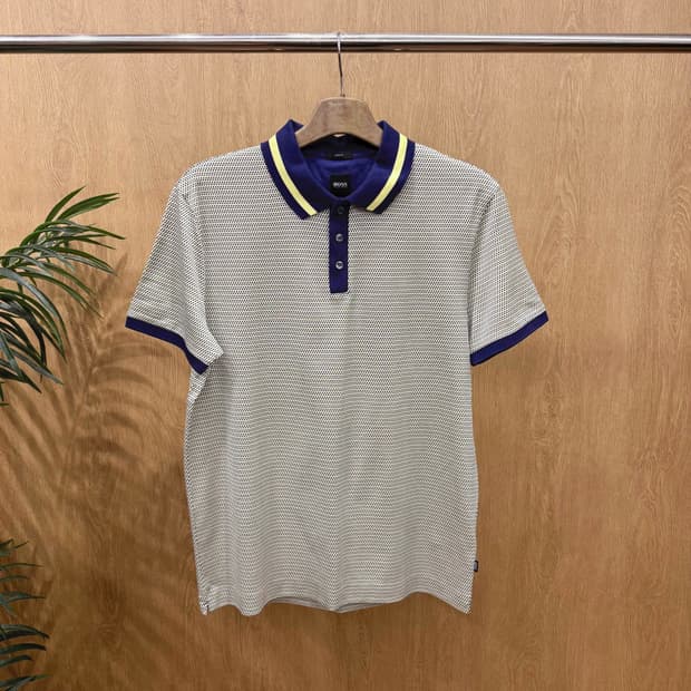 휴고 보스 마이크로 패턴 PK 티셔츠 배색 카라 버튼 디테일 네이비