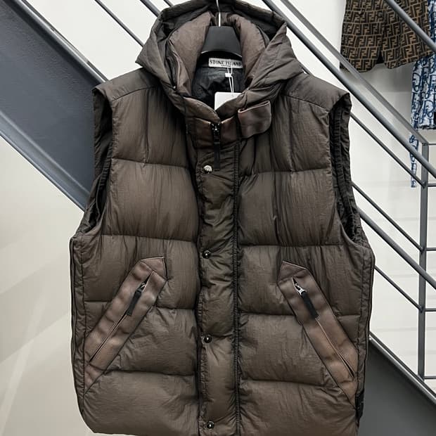 스톤아일랜드 와펜 가먼트다잉 패딩 베스트