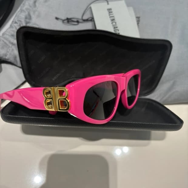 발렌시아가 BB 선글라스 핑크