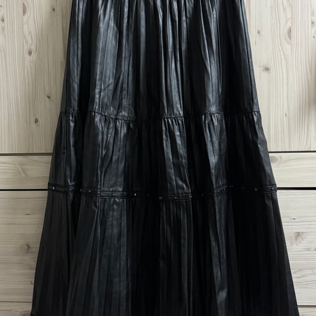 오브제 스터드 플리츠 스커트