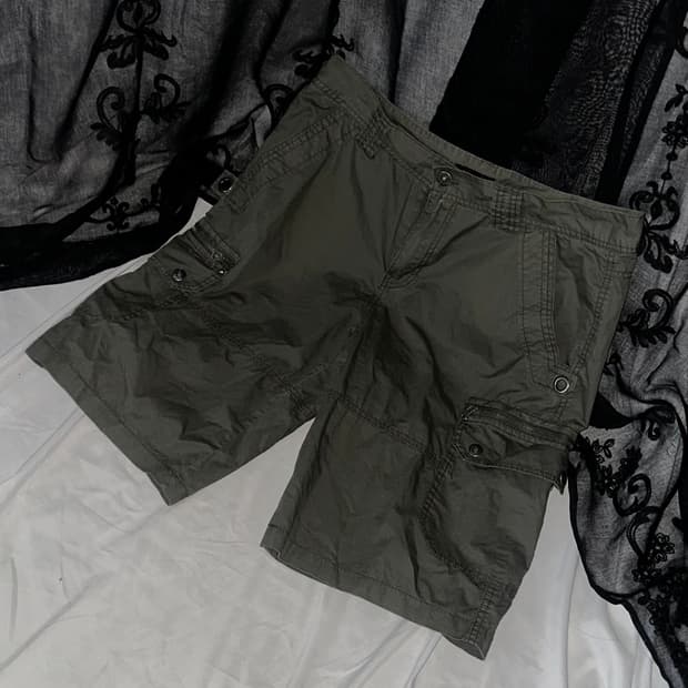 khaki cargo shorts