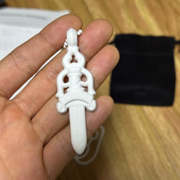 크롬하츠 화이트 대거 실리크롬