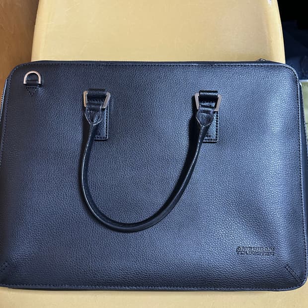 아메리칸 투어리스터 서류가방 팝니다