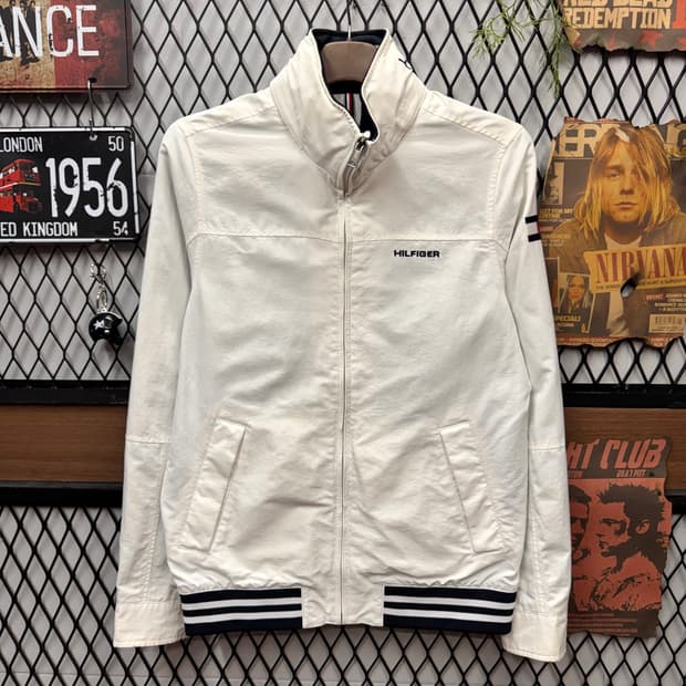 타미힐피거 코튼 캔버스 하이넥 집업 자켓 전면 로고 포인트 화이트