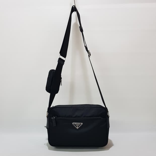 프라다 리나일론 삼각로고 크로스백 1BC167