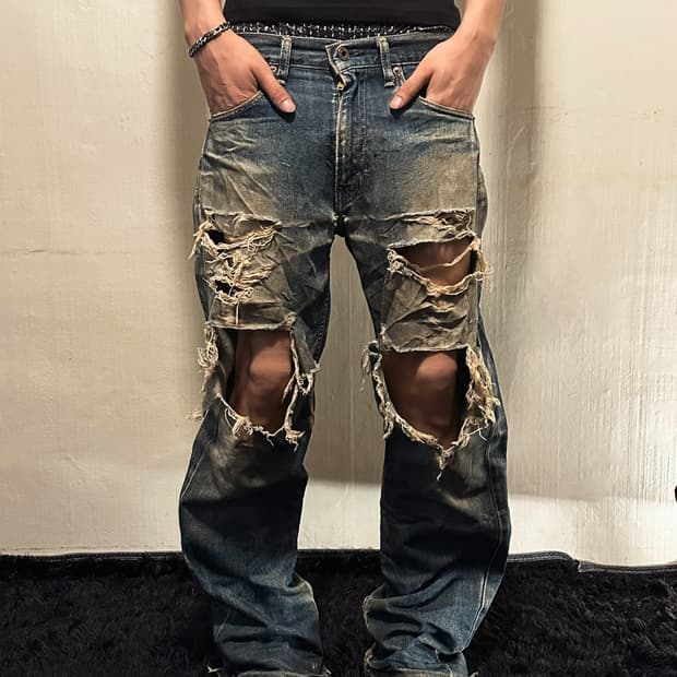 Levi’s 503 damages denim pants