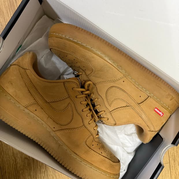 슈프림 나이키 에어포스 270