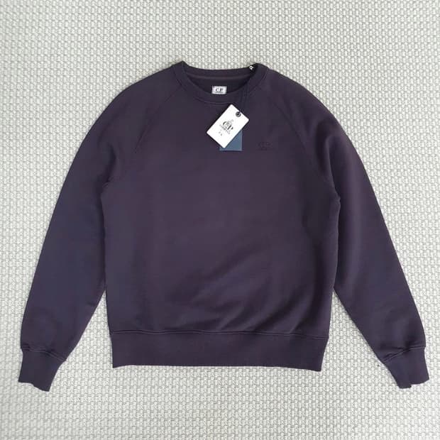 2014 씨피컴퍼니 자수가 들어간 보라색 스웨트셔츠