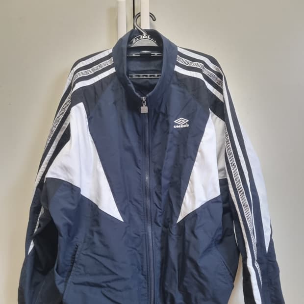 엄브로 바람막이 110