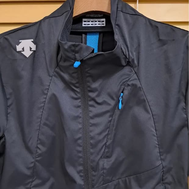 데상트 여성 러닝바람막이 85사이즈