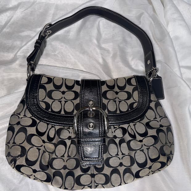 코치 버클 숄더백 블랙