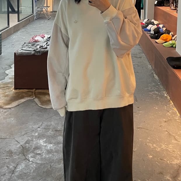 아디다스 오버사이즈 베이지 연보라 맨투맨 H743