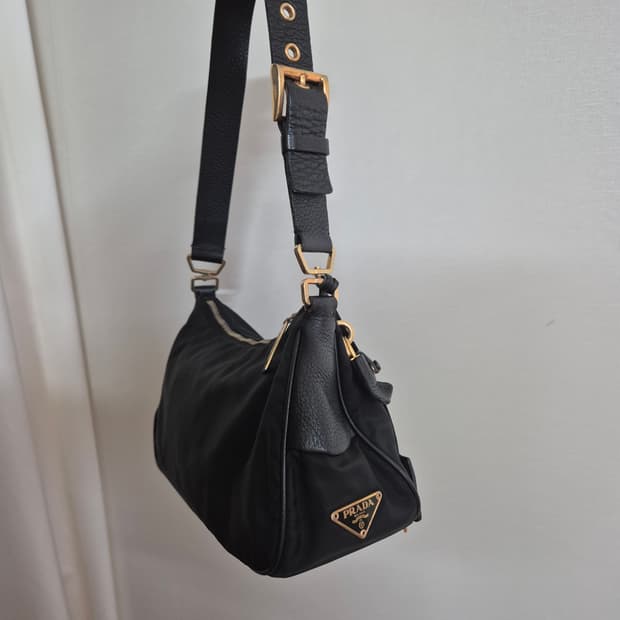 프라다 삼각로고 숄더백