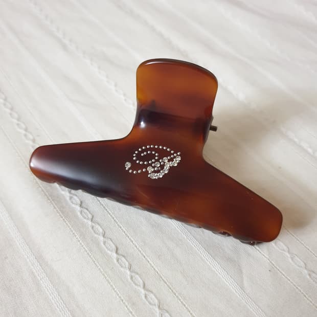 명품 Blumarine 블루마린 시그니처 크리스탈 이니셜 집게핀 헤어클립