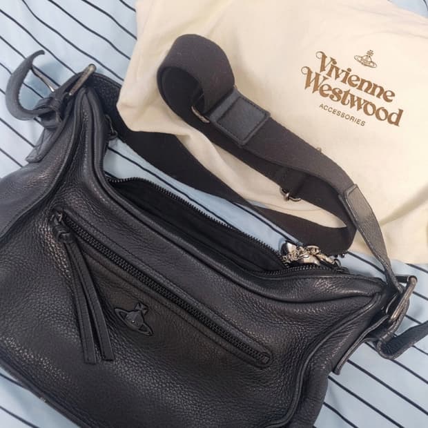 비비안웨스트우드 크로스백 정품