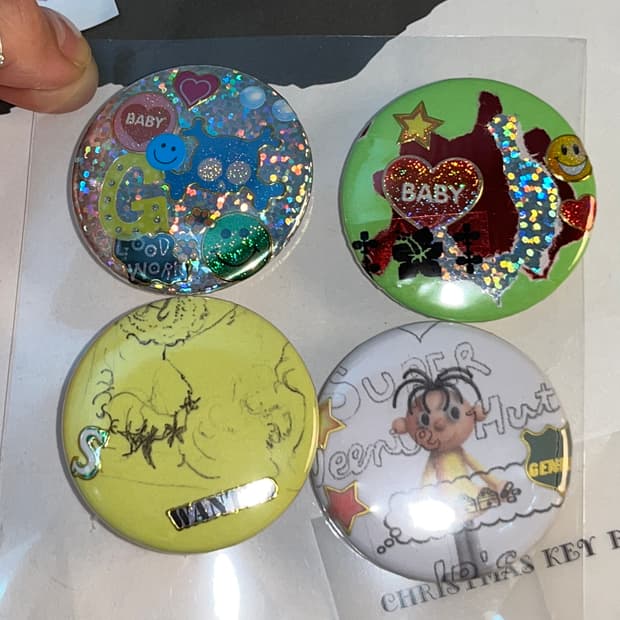 뱃지 핀버튼 브로치 {4🅔🅐-1🅢🅔🅣}