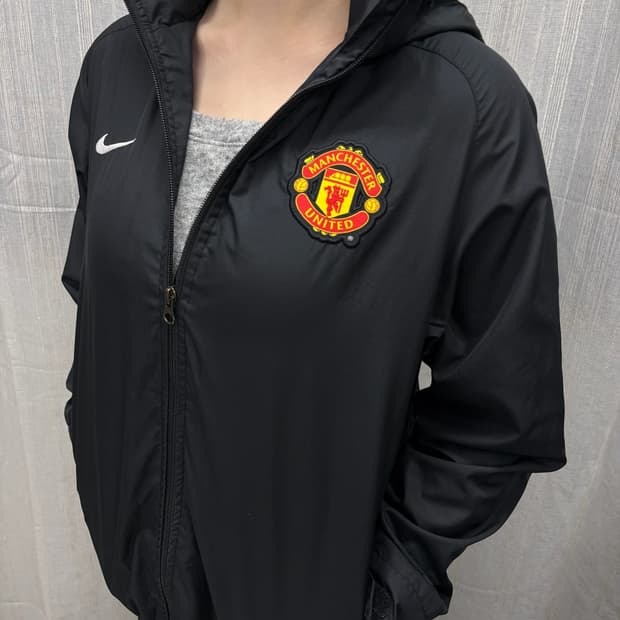 나이키 맨체스터 유나이티드 투웨이 바람막이 Size: 75사이즈
