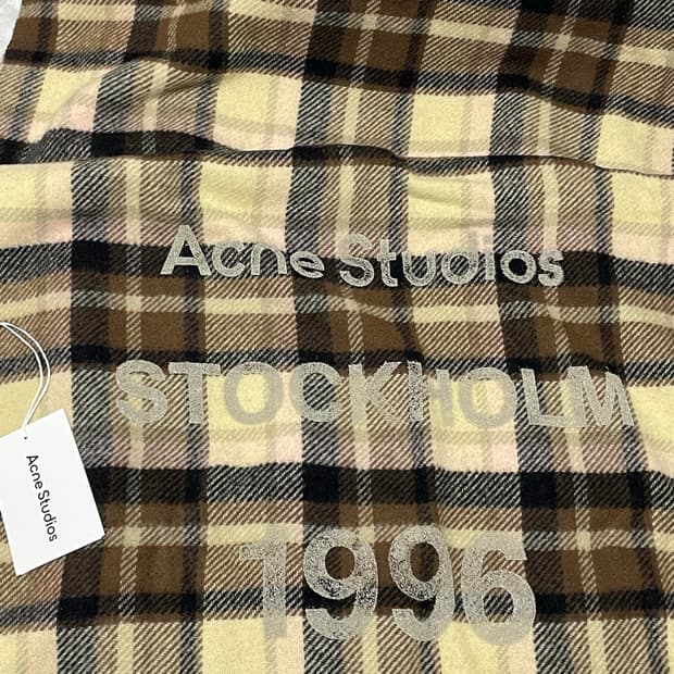 아크네스튜디오 울 로고 프린트 체크 스카프