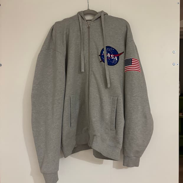 시에로 나사 후드집업