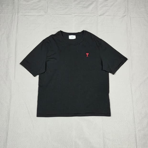 (새상품) [아미] 스몰 하트 로고 반팔 티셔츠 | S00081