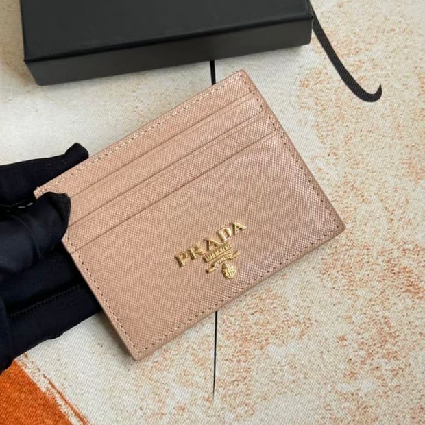 프라다 사피아노 레더 트라이앵글 로고 카드 지갑