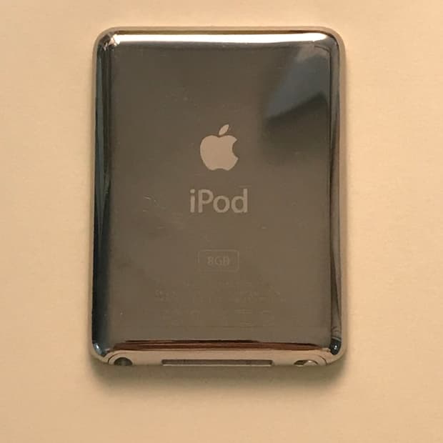 아이팟 나노 3세대 실버 8GB + 케이스