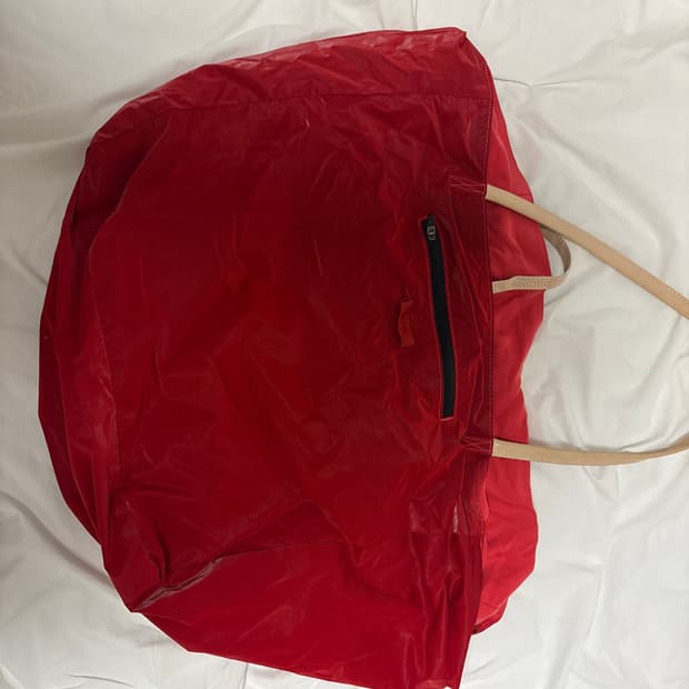 Xlim Ep.7 Synopsis 02 bag red