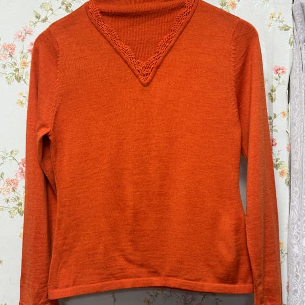 빈티지 오렌지 레이스 반목폴라