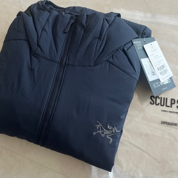 새상품(XL)아크테릭스 아톰 후디 블랙 사파이어