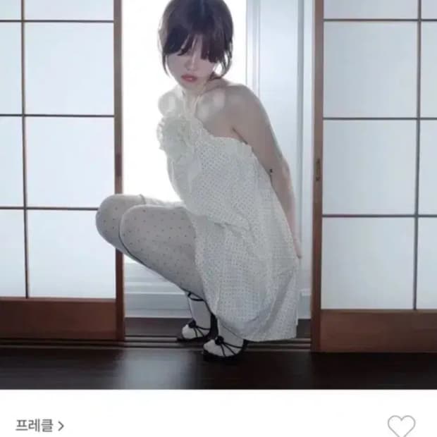 프레클 dot ruffle dress with corsage